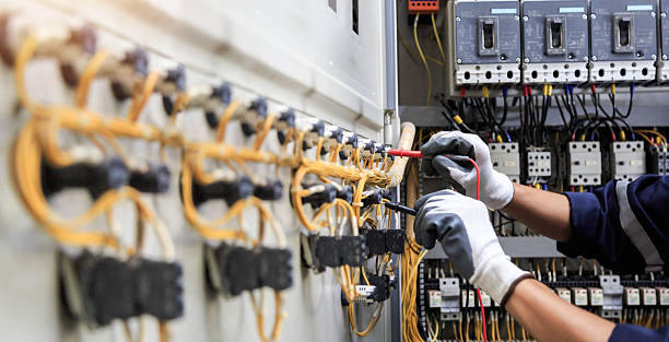 Professional Electrician technician working in Hudson, PA